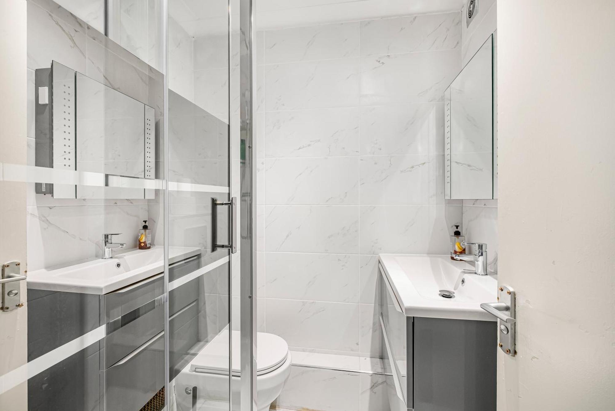 Stunning Massive Bedroom +Direct Thames River View لندن المظهر الخارجي الصورة